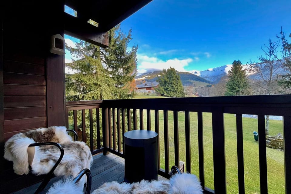 Bright apartment with balcony and pool Apartment in Megève