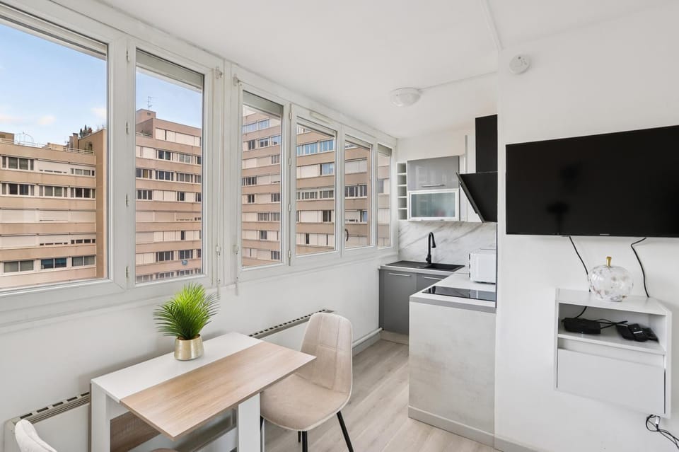 Communal lounge/ TV room, TV and multimedia, Kitchen or kitchenette, Dining area, oven