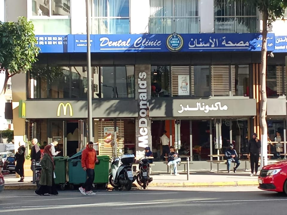 Restaurant/places to eat, Neighbourhood, Location