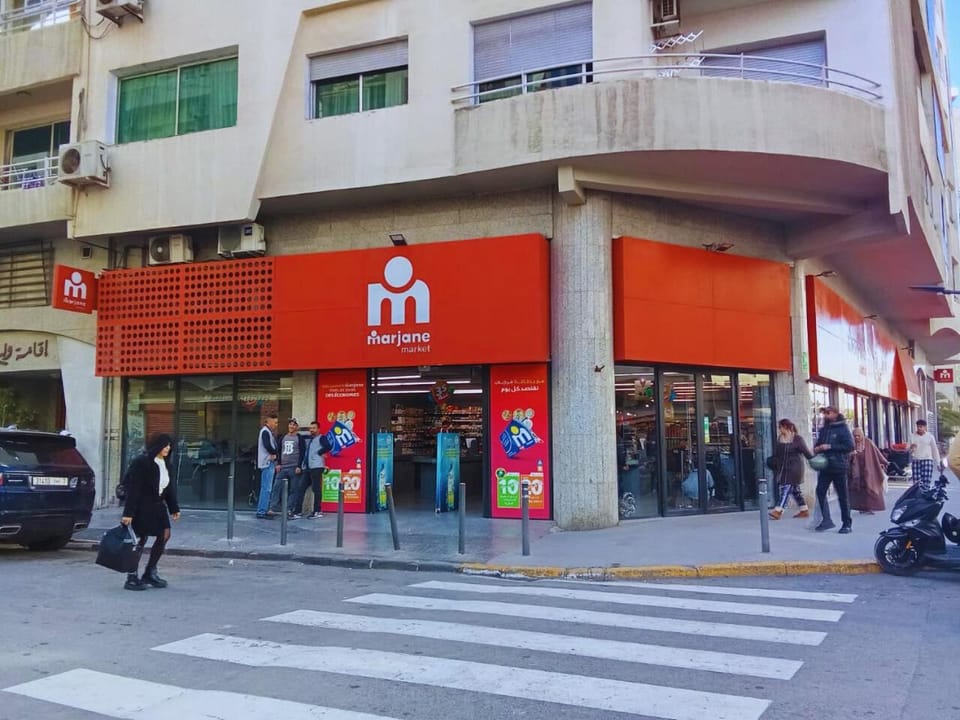 Day, Neighbourhood, On-site shops, Supermarket/grocery shop, Shopping Area, Location