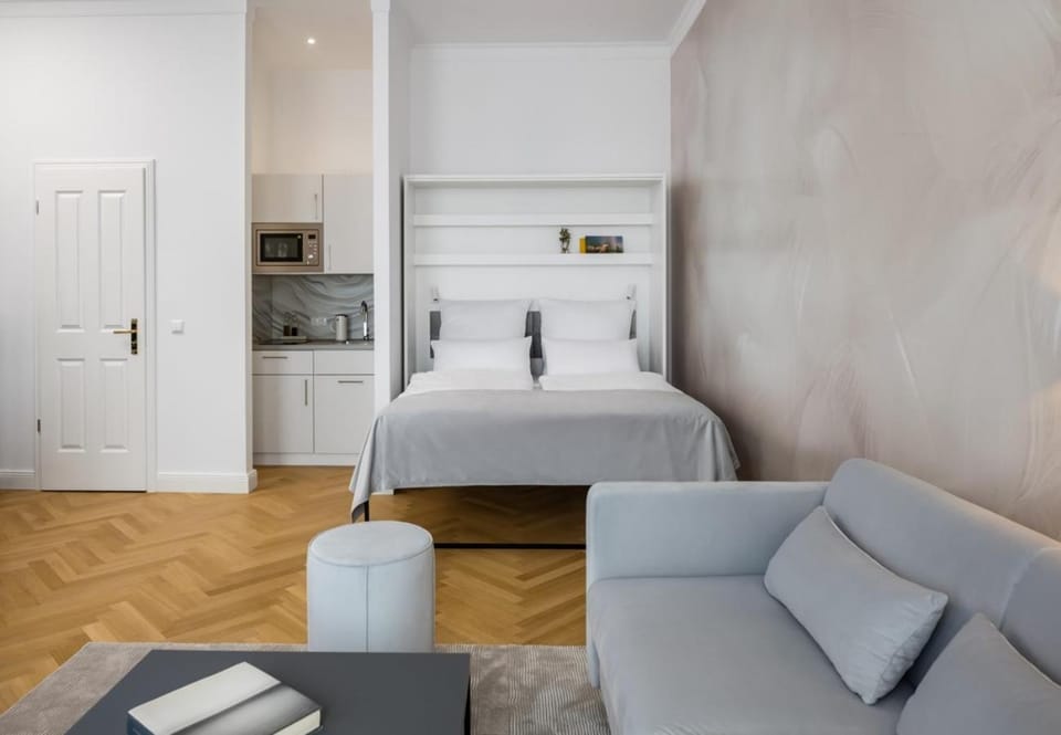 Bed, Kitchen or kitchenette, Living room, Photo of the whole room, Seating area, Bedroom