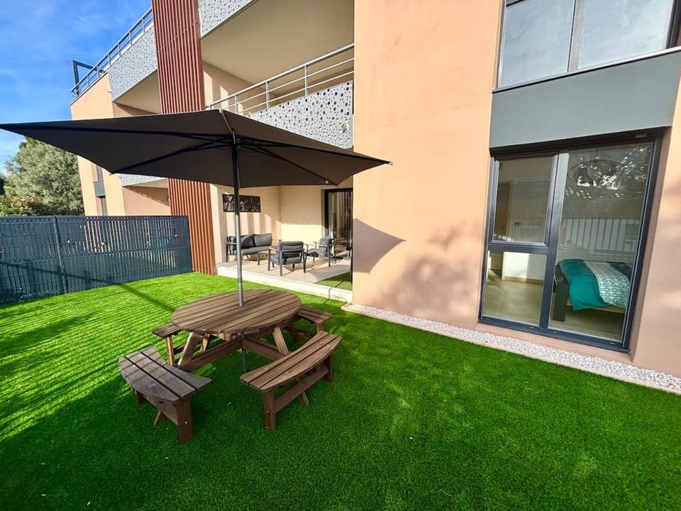 Appartement neuf T3 en hyper centre, clim, parking Apartment in French Riviera