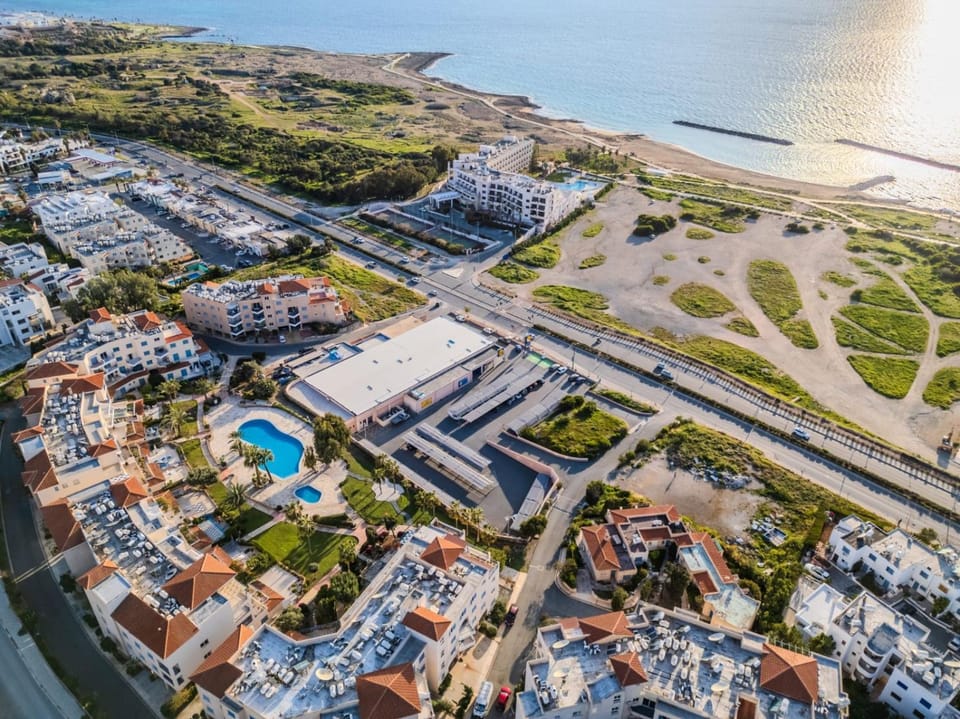 Property building, Bird's eye view, Sea view, Swimming pool, Location