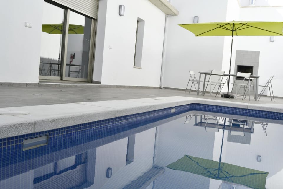 Patio, BBQ facilities, Pool view, Swimming pool, sunbed