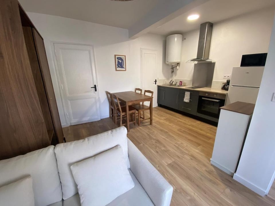 Maison de ville fraîchement rénovée proche tram Apartment in Nouvelle-Aquitaine