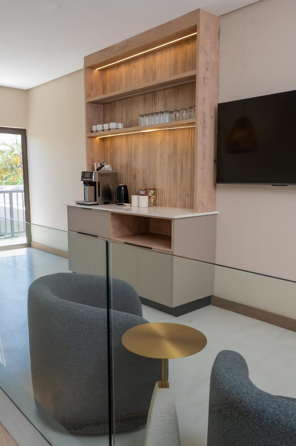 Coffee/tea facilities, Lounge or bar