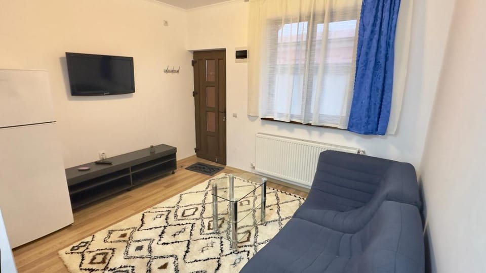 Communal lounge/ TV room, TV and multimedia, Living room, Seating area, Evening entertainment