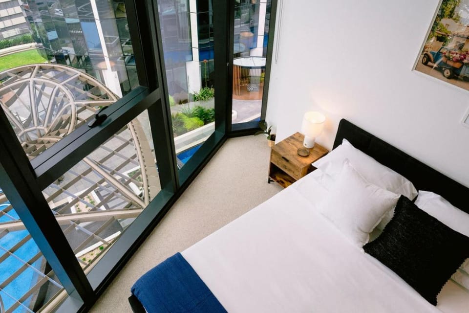 Amalfi Chic l Pool l Gym l Sauna Apartment in Southbank