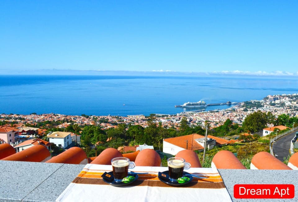 City view, Sea view