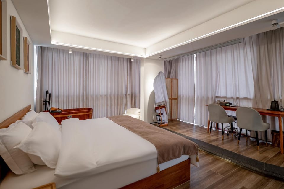 Bed, Photo of the whole room, Bedroom