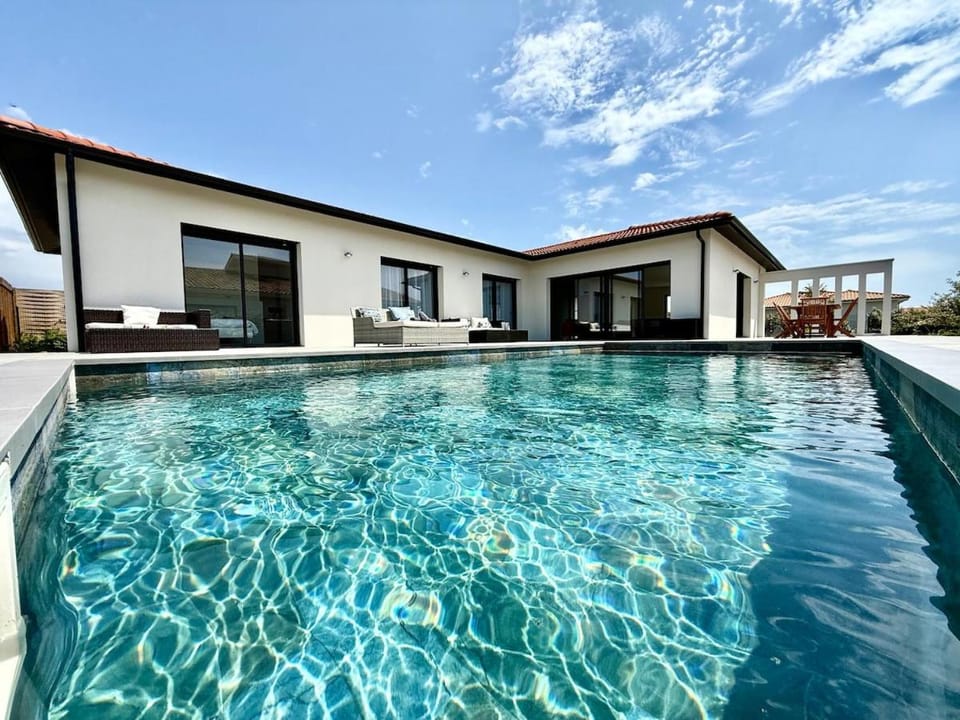 Villa Aurora Piscine 7 personnes Villa in Biganos