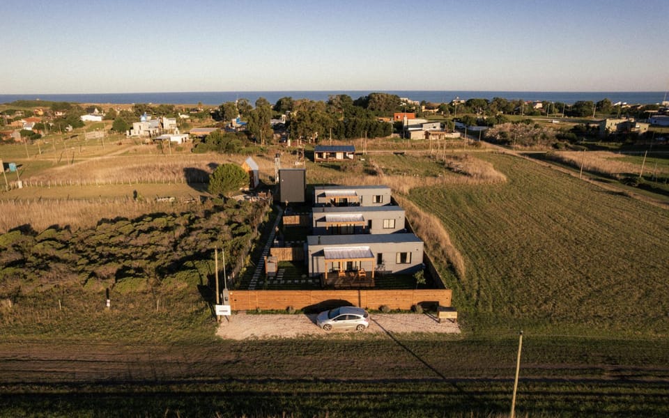 Dread Shack Nodo Norte 2 - Casa en Complejo Zona Santa Isabel, Chapa Para 4 PAX Con Parrilla - Hola Sur House in Buenos Aires Province