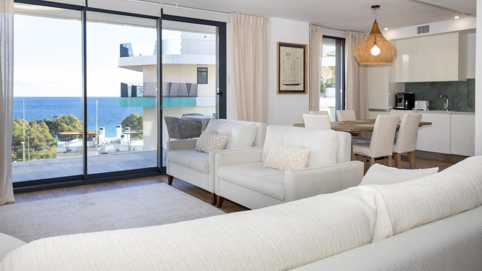 Kitchen or kitchenette, Living room, Dining area, Sea view