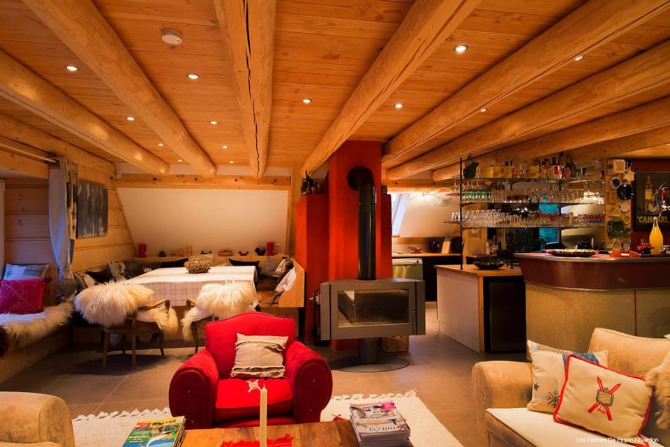 Property building, Lounge or bar