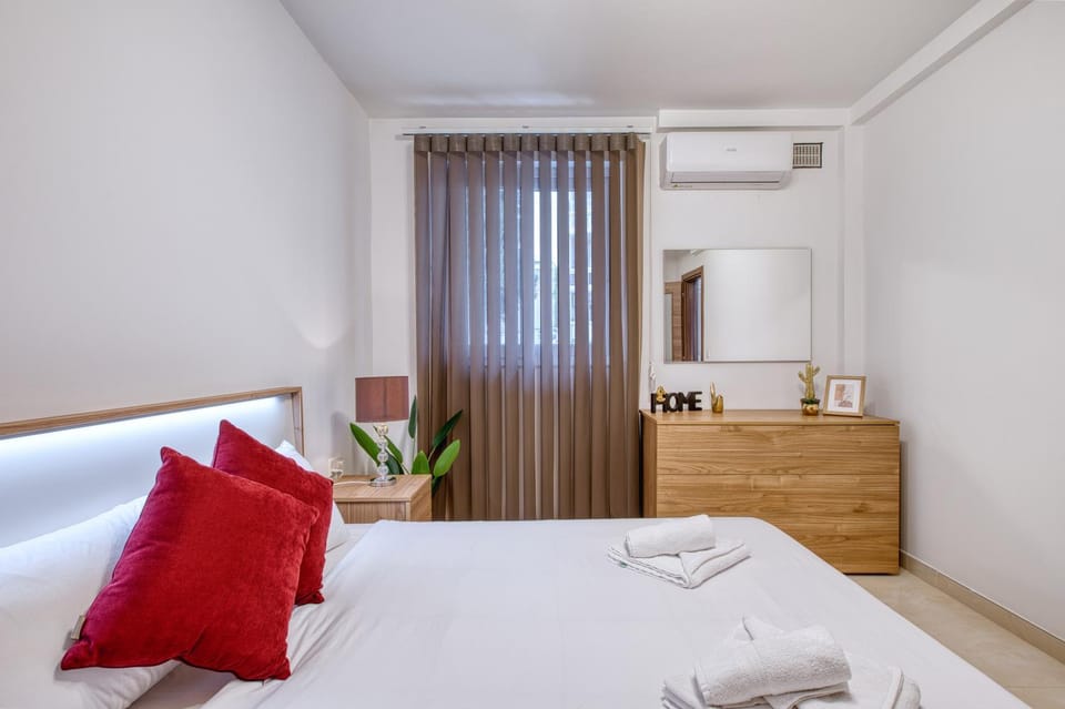 NEW - Stylish 1-Bedroom Maisonette near Ta Xbiex Marina by SF HOMES Apartment in Malta