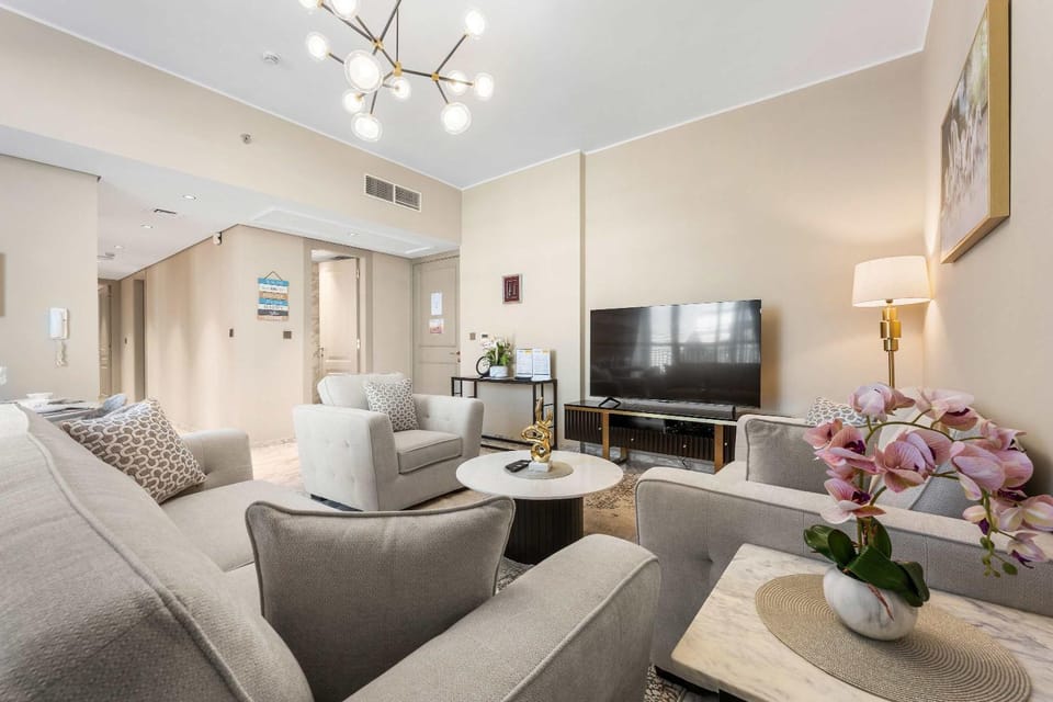 Free housekeeping visits during your stay - StayShort - Hidden Jewel 1 minute walk from Al Furjan Metro Sleeps 5 Apartment in Dubai