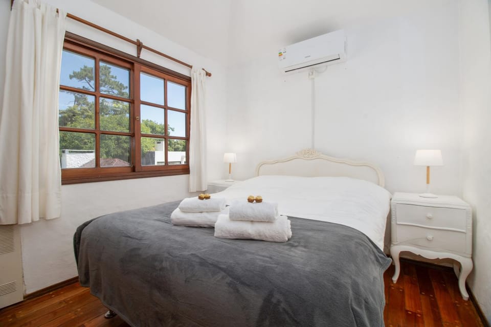 Bed, Photo of the whole room, Bedroom, towels, air conditioner