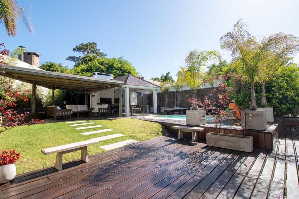 Property building, Patio, Day, Garden, Garden view, Pool view, Swimming pool, sunbed