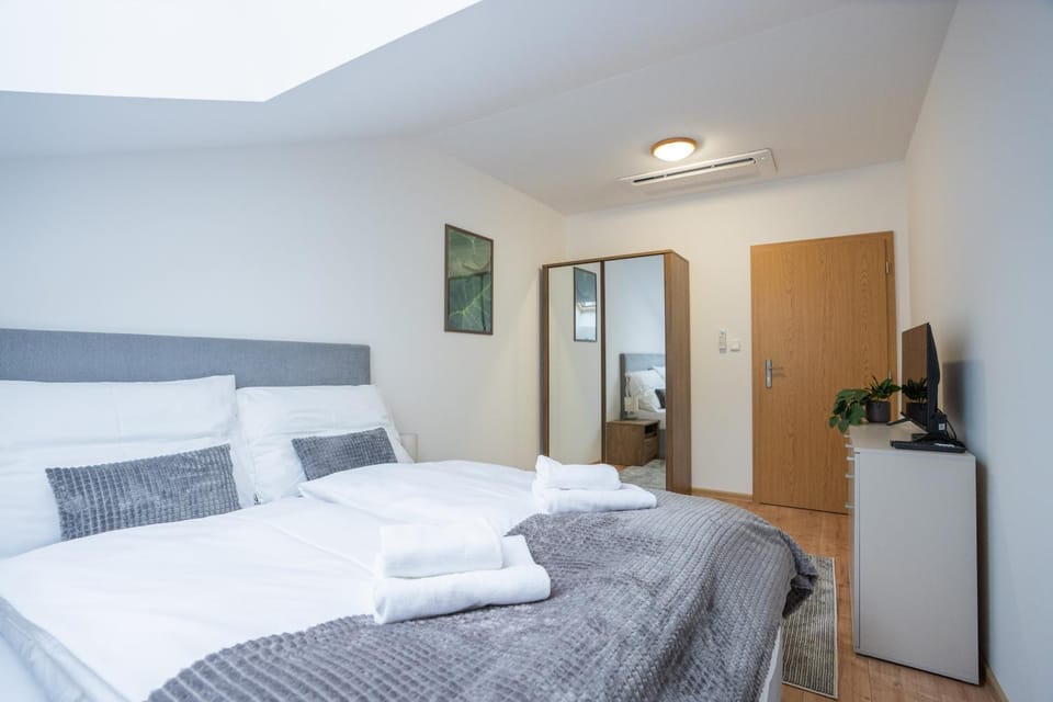 Bedroom, wardrobe