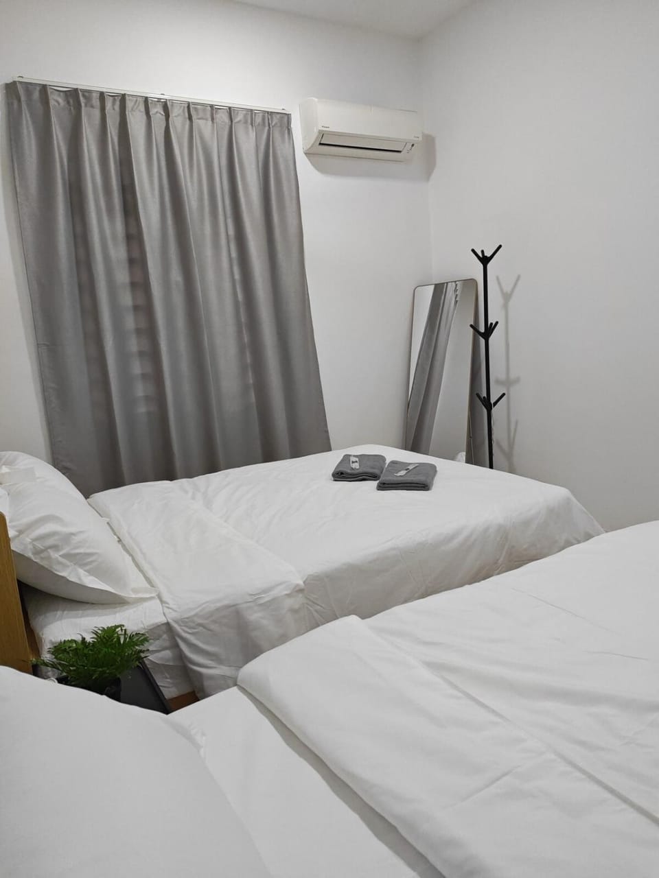Bed, Bedroom, air conditioner
