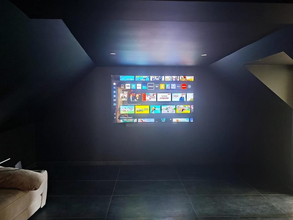 Communal lounge/ TV room, TV and multimedia