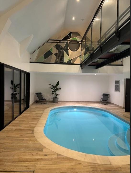 Swimming pool