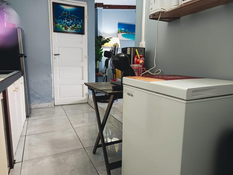 Kitchen or kitchenette, Dining area, oven, stove