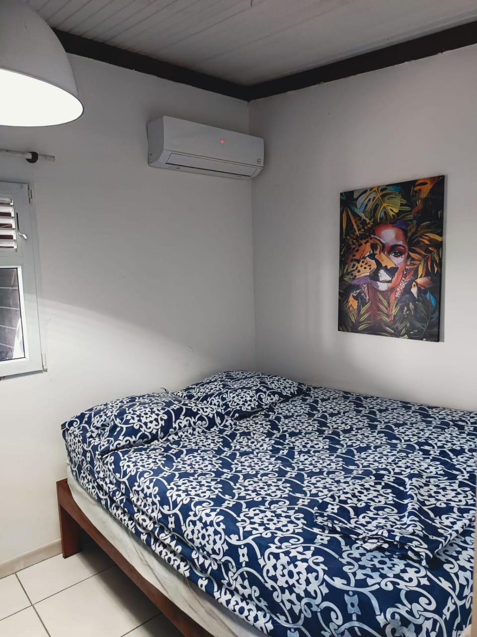 Bed, Photo of the whole room, Bedroom, air conditioner