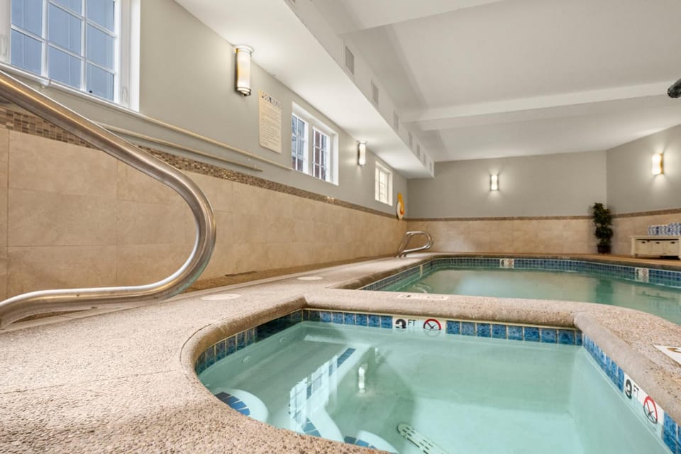 Hot Tub, Swimming pool