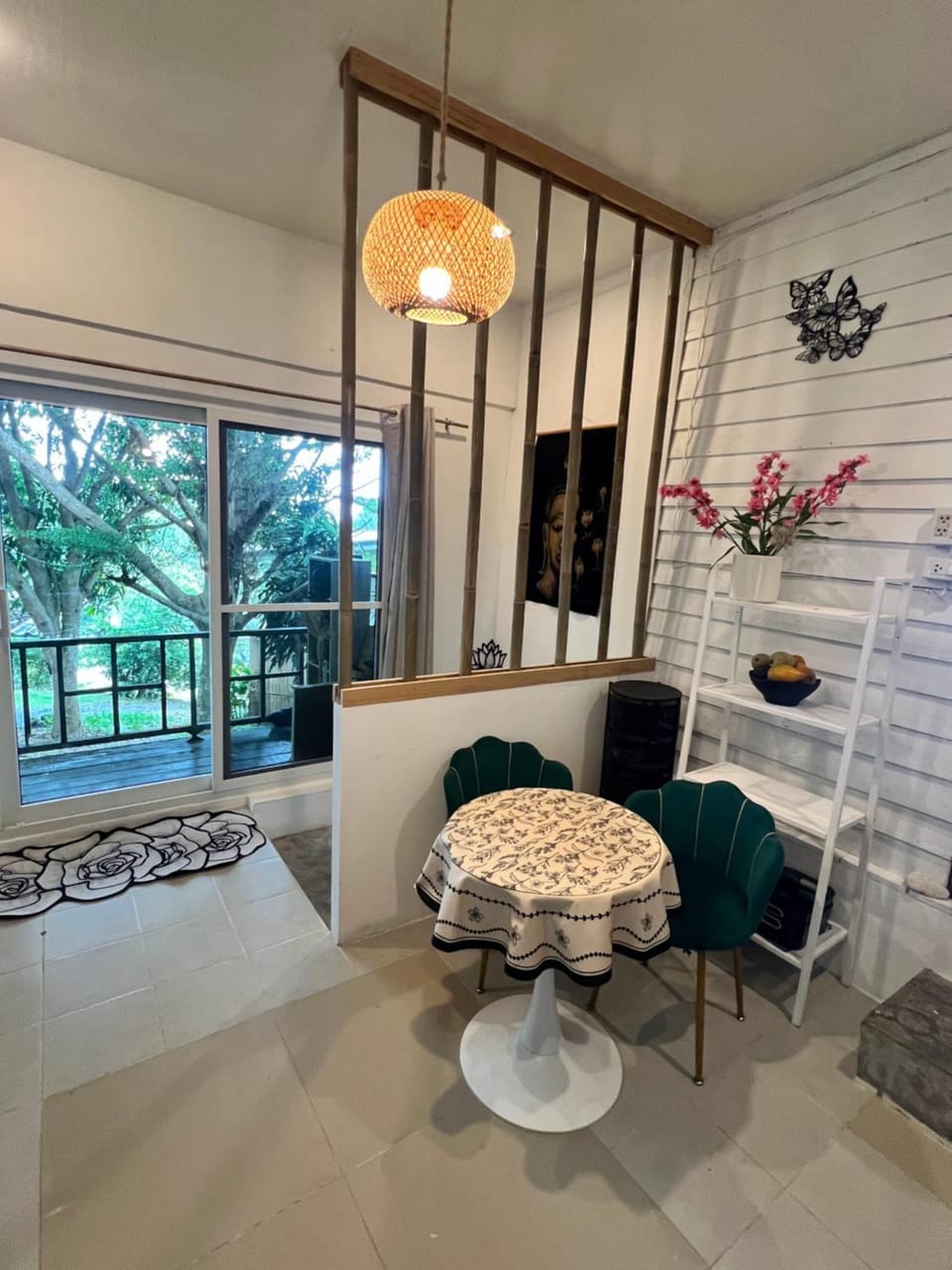 Seating area, Dining area