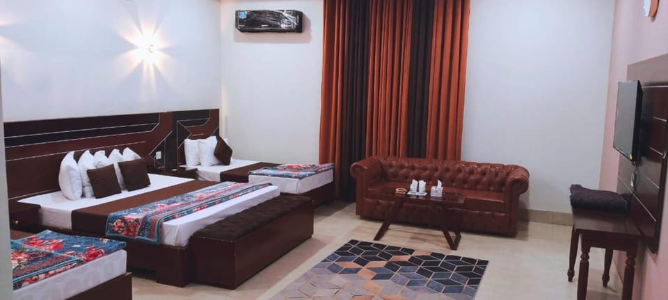 TV and multimedia, Seating area, Bedroom
