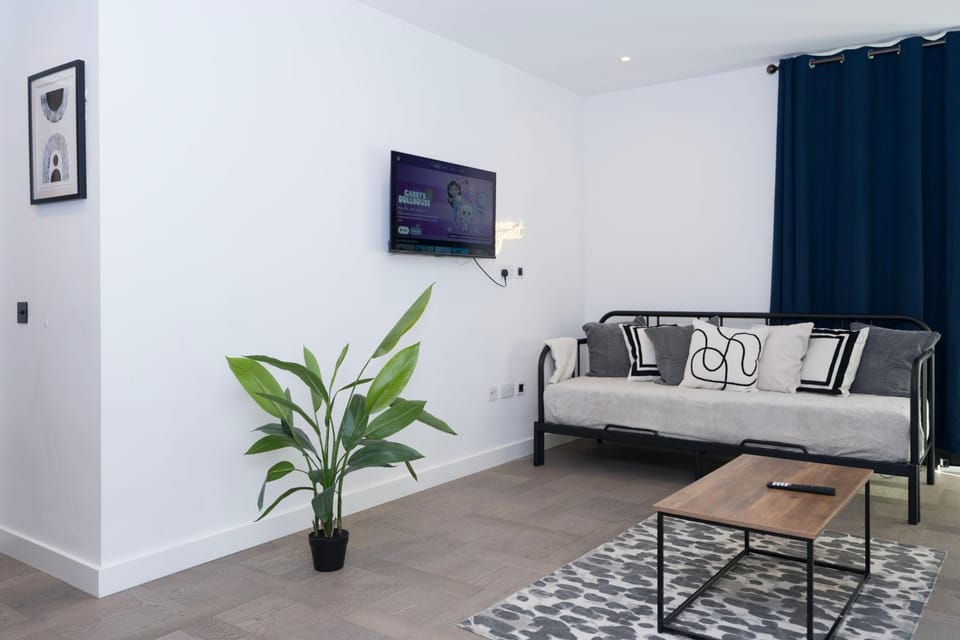 Apartment next to Tower Gateway with AirCon Apartment in London Borough of Southwark