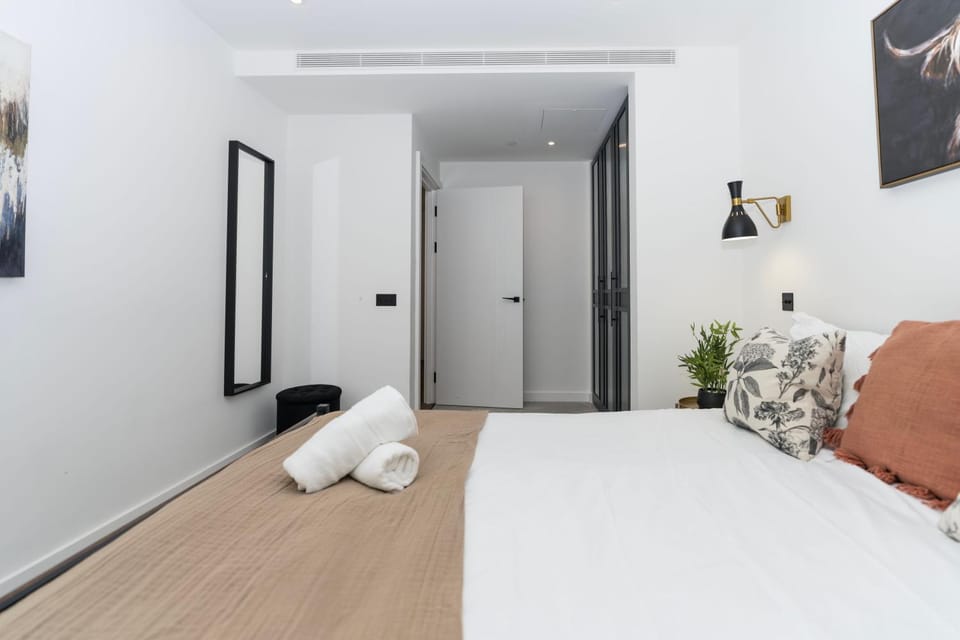 Apartment next to Tower Gateway with AirCon Apartment in London Borough of Southwark