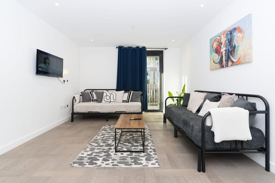 Apartment next to Tower Gateway with AirCon Apartment in London Borough of Southwark