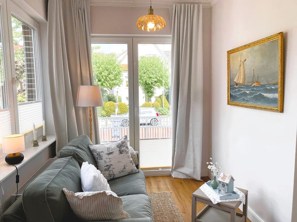 Villa Johanna App 2 - maritimes Wohnen in bester Lage mit Südbalkon & Garten Apartment in Timmendorfer Strand