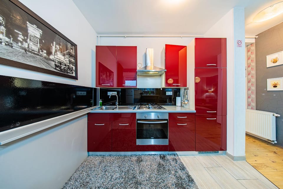 TV and multimedia, Kitchen or kitchenette, oven, stove