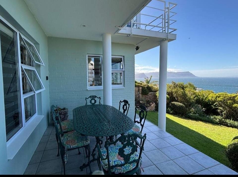 Whale and Waddle Bed and Breakfast in Cape Town