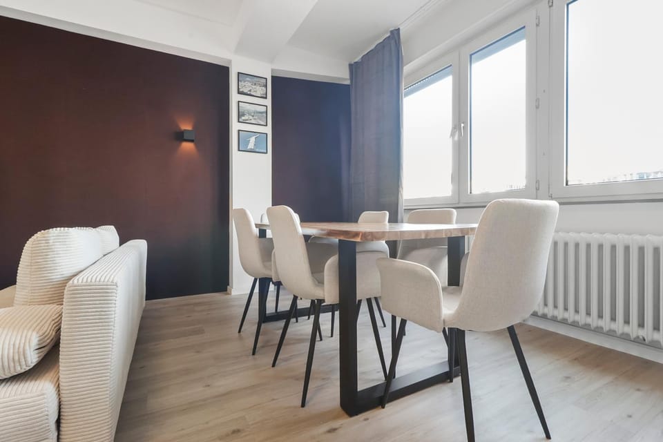 Living room, Seating area, Dining area, internet