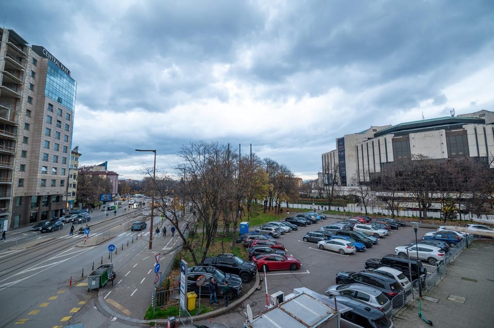 Day, People, Neighbourhood, Bird's eye view, City view, Street view, Location, Parking
