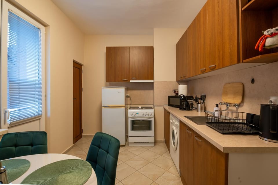 Coffee/tea facilities, Kitchen or kitchenette, Dining area, oven, pet friendly, stove