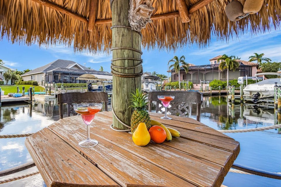 Sunshine, Serenity & a Heated Pool Escape for All-Day Fun - Modern Vibes Villa - Roelens House in Cape Coral