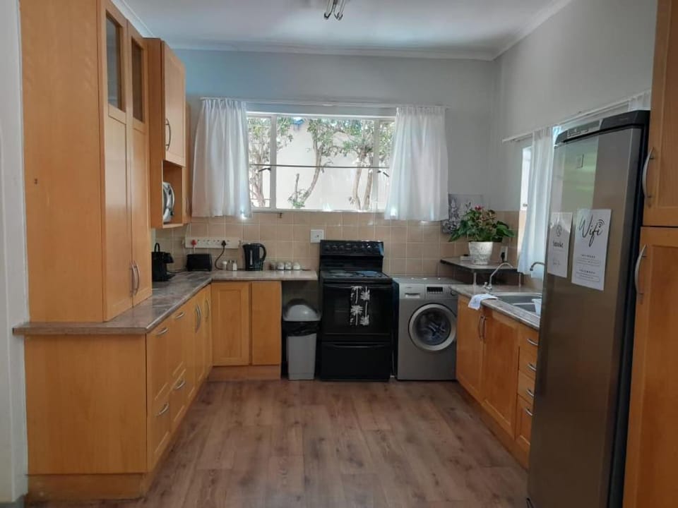 Kitchen or kitchenette, oven, stove, toaster, washing machine