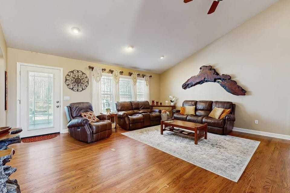 Hendersonville Hideaway House in Hendersonville