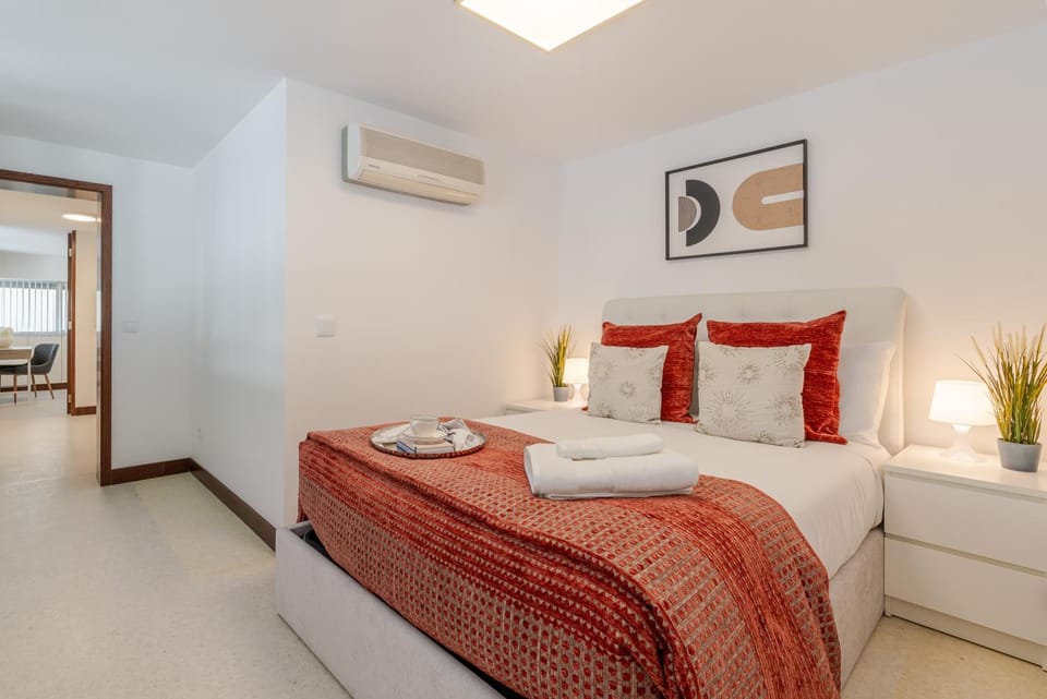 Bed, Bedroom, towels, air conditioner