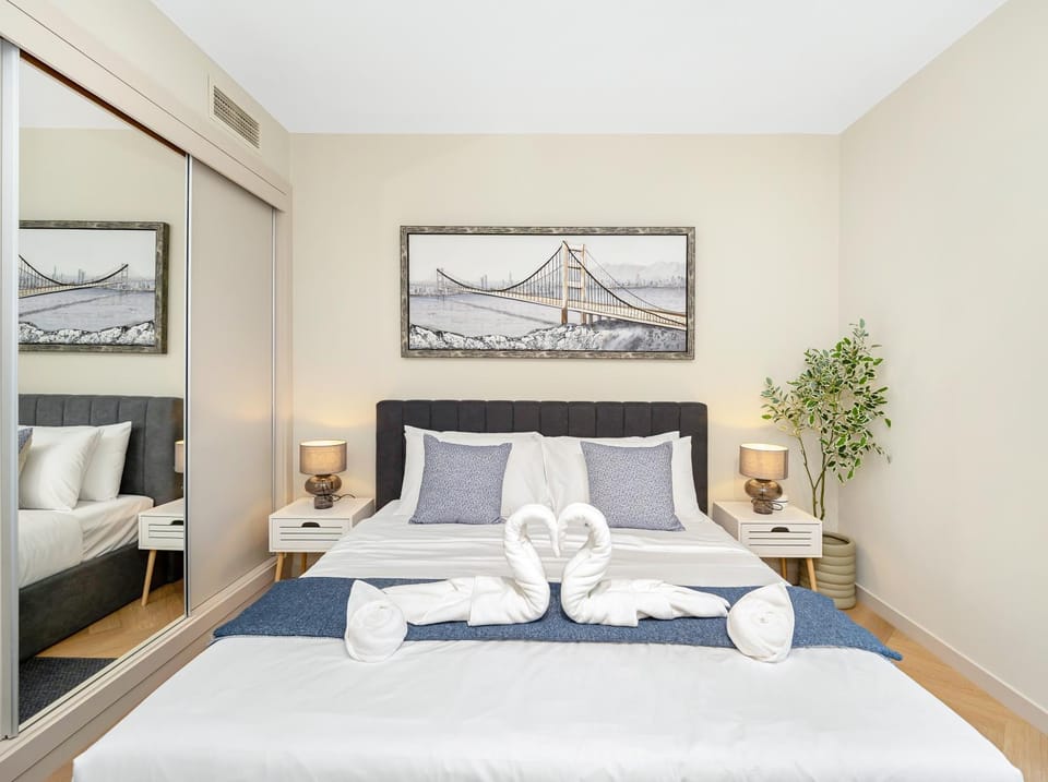 Oceanview Palmview Dubai Eye Ain Marina 2BHK Apartment in Dubai