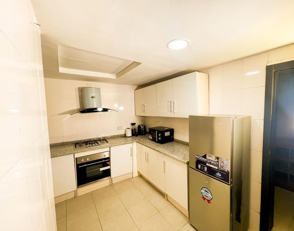 Kitchen or kitchenette, microwave, oven, stove