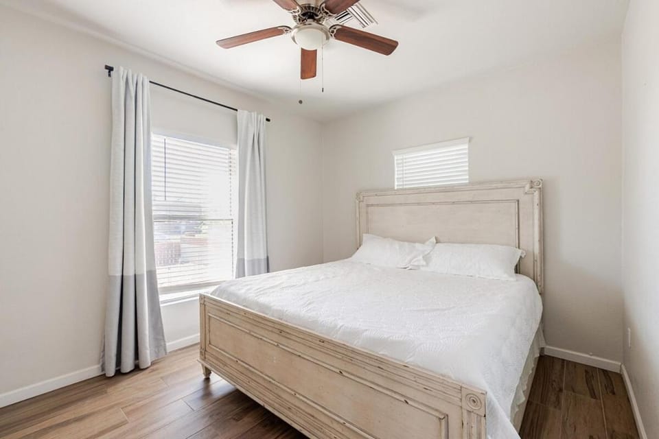 Entire Home, 7 Minutes from Phoenix Airport House in Phoenix