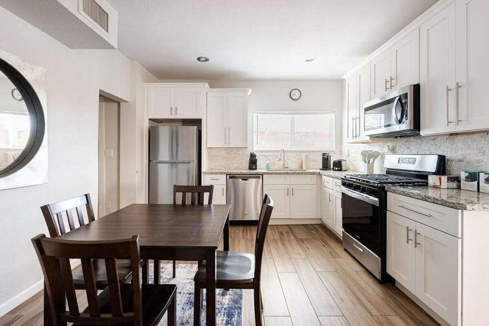 Entire Home, 7 Minutes from Phoenix Airport House in Phoenix