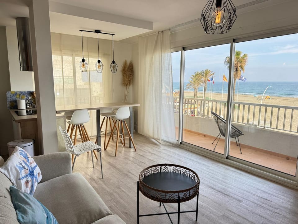 Living room, Seating area, Dining area, Sea view