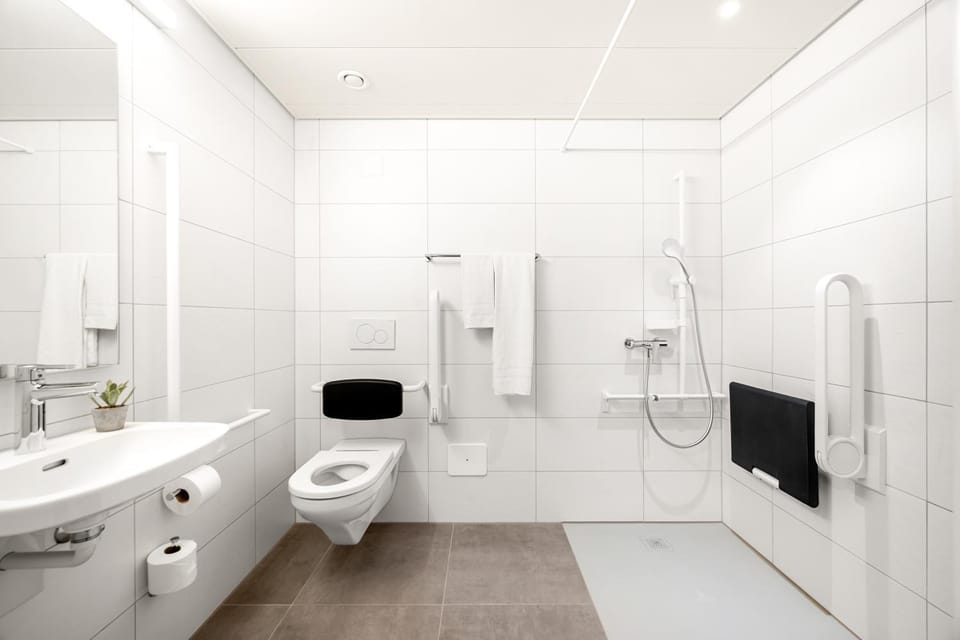 Shower, Toilet, Bathroom